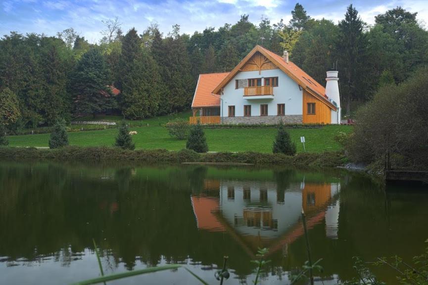Aliret Vadaszhaz Ságvár Eksteriør bilde